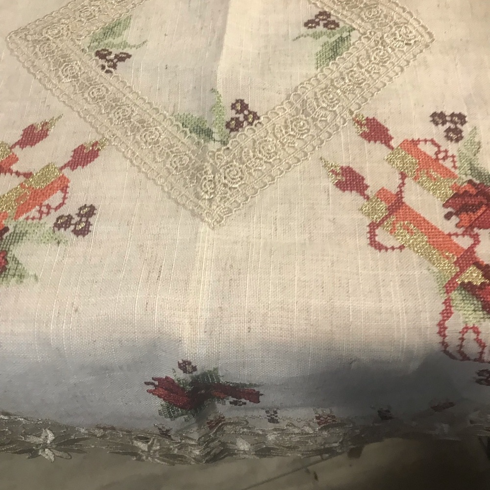 Floral Embroidered Tablecloth - Picture 3 of 10